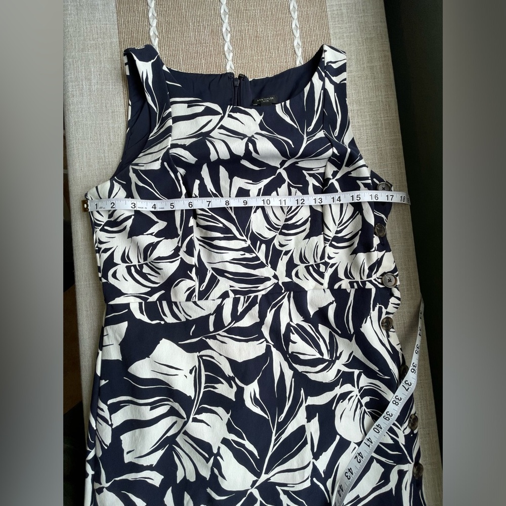 Ann Taylor Navy & White Leaf Pattern Dress - Sz 8P - Picture 7 of 11